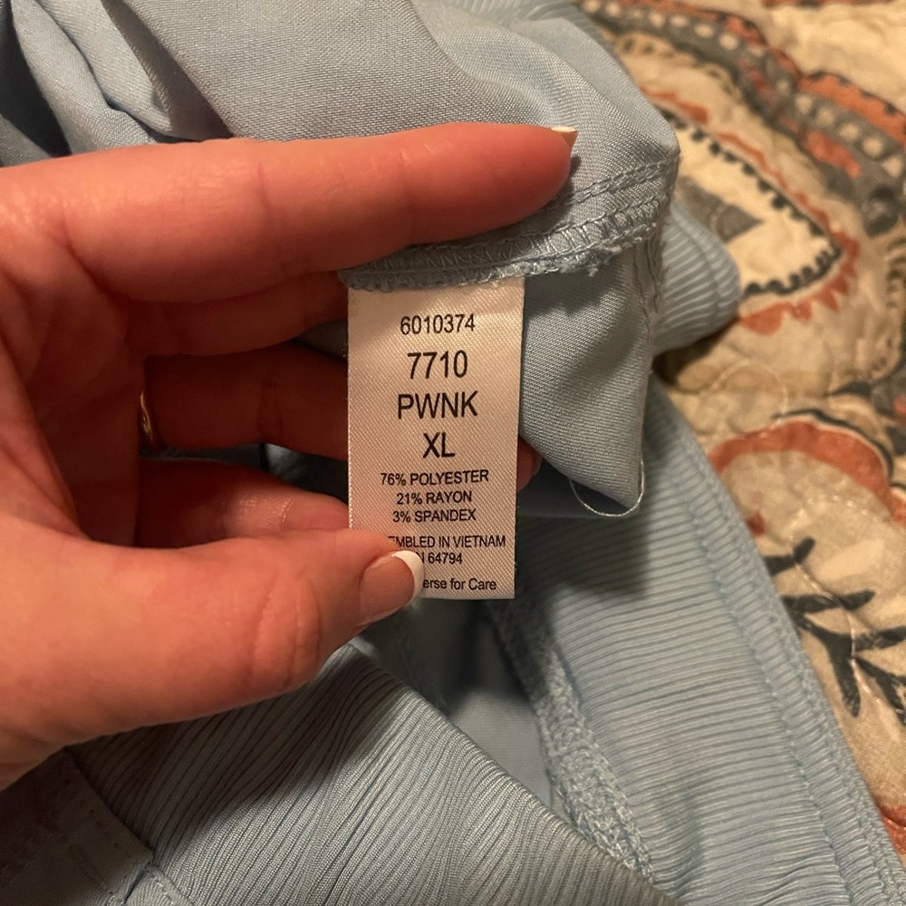 5 pair of med couture scrub pants, all size xl.